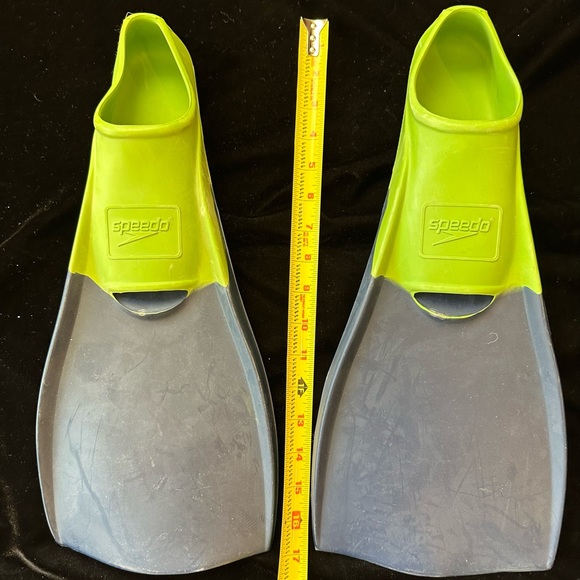 Speedo rubber swim fins. Size medium. - Picture 2 of 7
